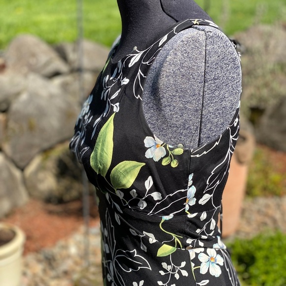 All That Jazz Gorgeous Flattering Dress - Picture 5 of 8